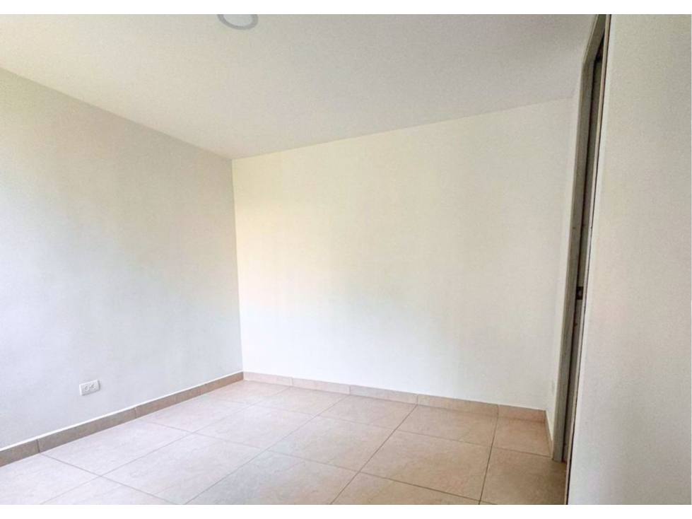 Apartamento con parqueadero y cuarto útil. Sabaneta, Loma de San José — foto 6