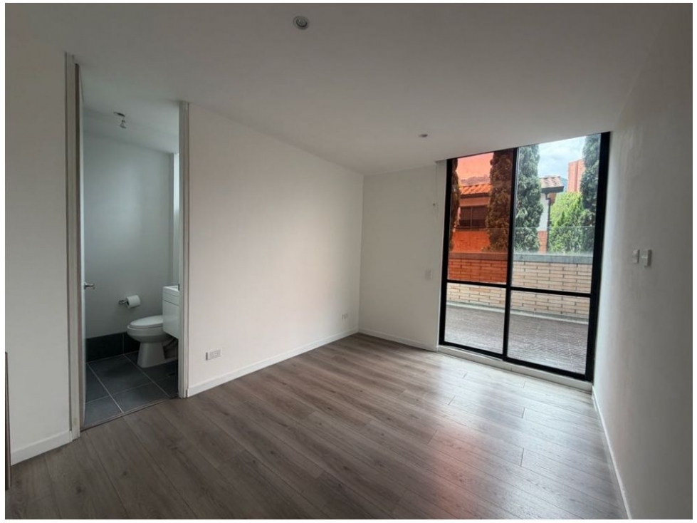 APARTAMENTO CON TERRAZA LOMA DEL ESMERALDAL CON COLEGA — foto 6
