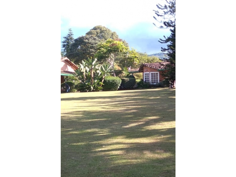Llanogrande: 6400m² de Potencial + Dos Casas — foto 2