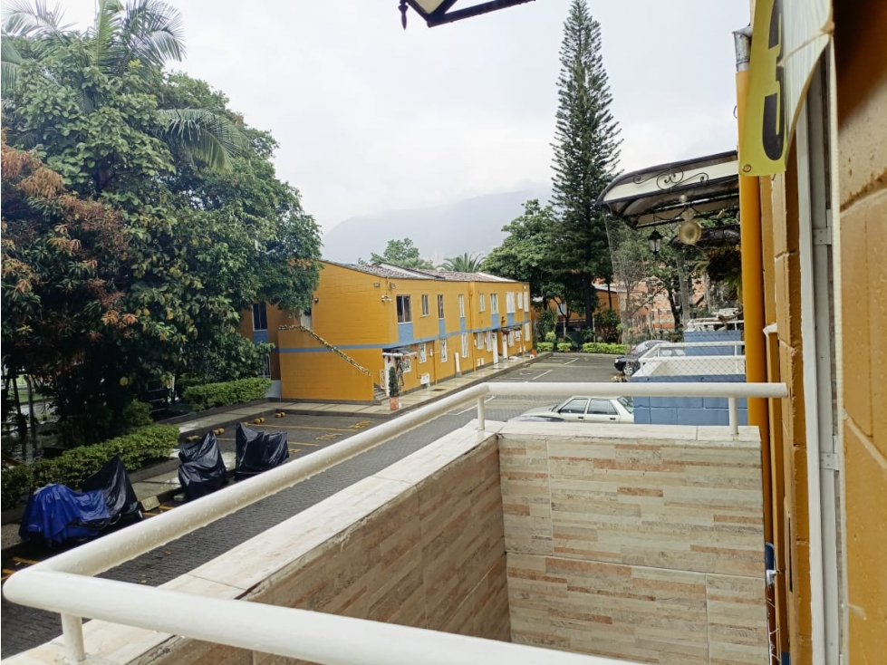 Venta apartamento en ITAGUI EN apartacasas 2 con balcón