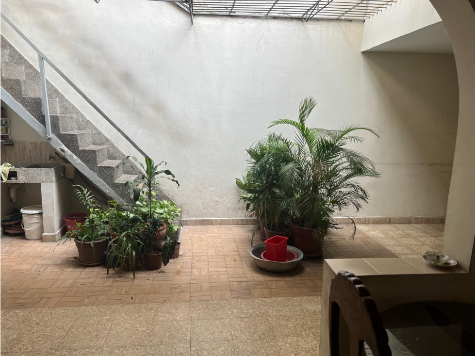 CASA LOTE EN LA AMERICA 230 M2 EXCELENTE UBICACION E INVERSION — foto 3