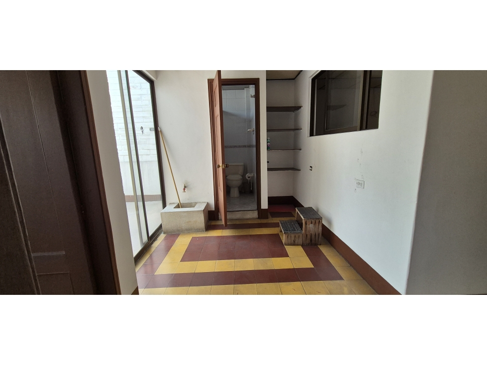 VENDO APARTAMENTO TIPO CASA ENVIGADO PARQUE PPAL 6 ALCOBAS — foto 6
