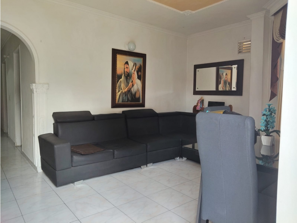 SE VENDE CASA PRIMER PISO EN CAMPO VALDES MUY BIEN UBICADA — foto 5
