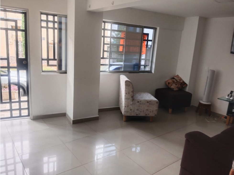 INVERSIONISTAS | Apartamento rentado, primer piso, Barrio Cristóbal — foto 2