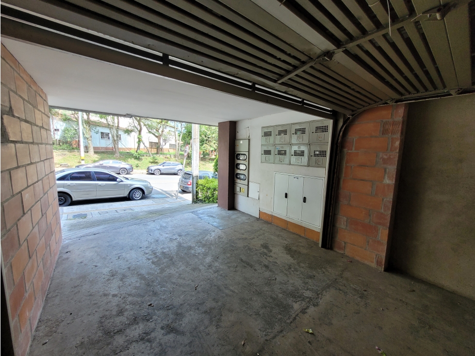 SE VENDE EXCELENTE LOCAL EN SANTA MÓNICA SOBRE VIA PPAL — foto 5