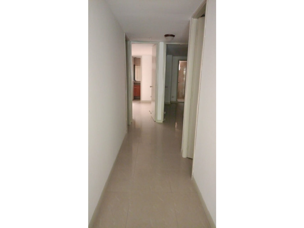 VENDO AMPLIO APARTAMENTO PISO BAJO EN CONQUISTADORES — foto 4