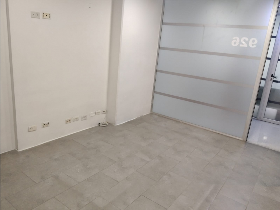 OFICINA EN VENTA EN EXCLUSIVA ZONA DE EL POBLADO CON LINDA VISTA — foto 2