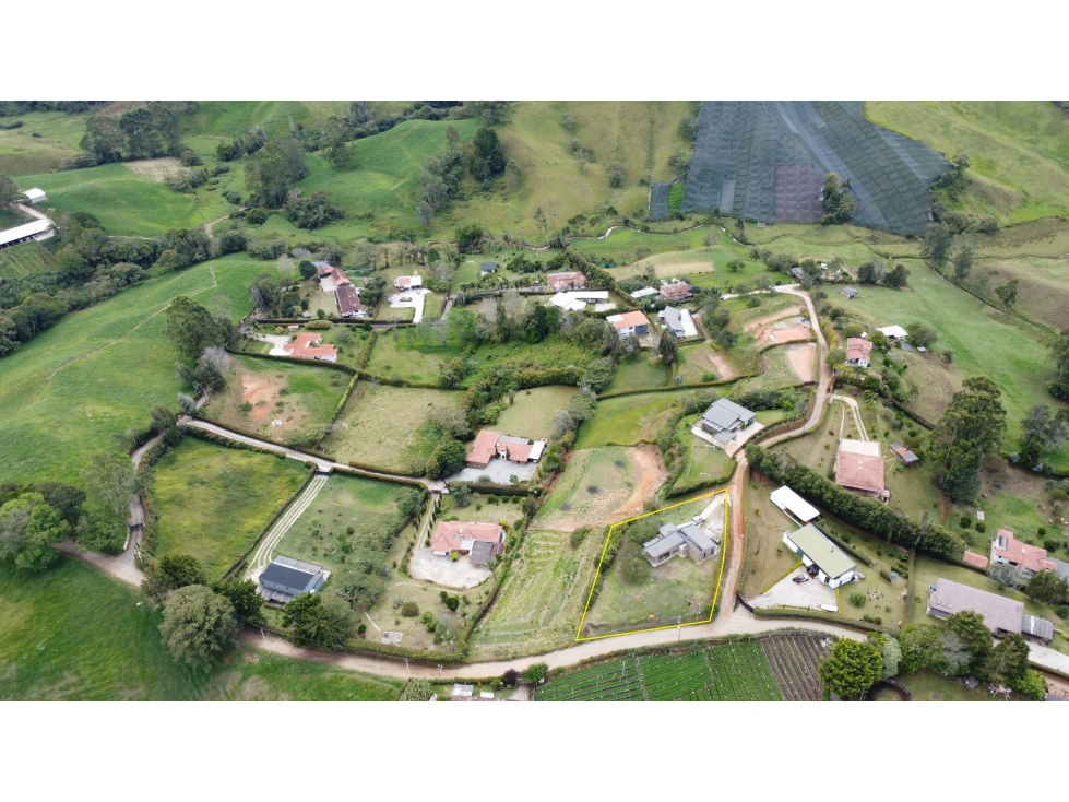 SE VENDE CASA CAMPESTRE EN EL CARMEN DE VIBORAL - VEREDA SAMARIA