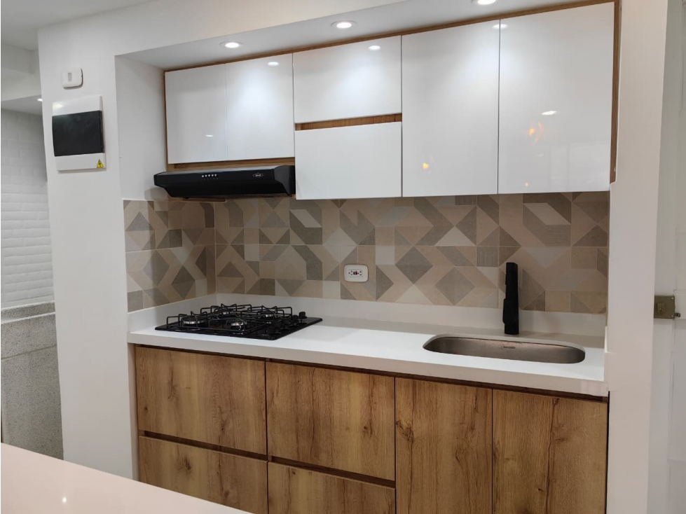 VENTA DE APARTAMENTO EN POBLADO NIQUIA CON EXCELENTES ACABADOS — foto 2