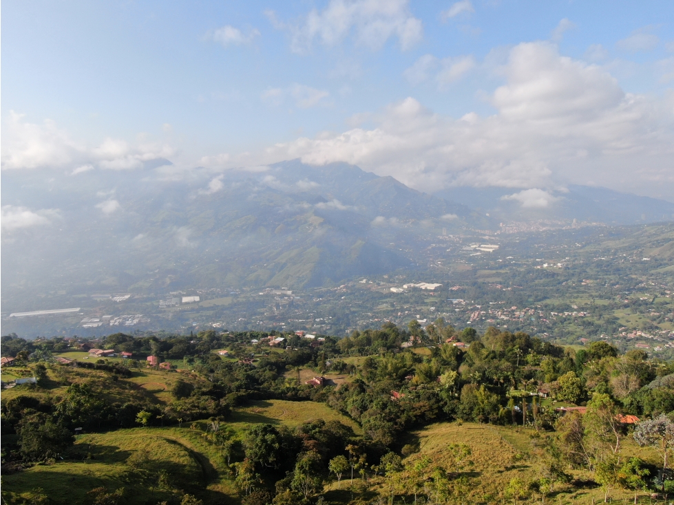 FINCA EN GIRARDOTA CON EXCELENTE VISTA A LAS MONTAÑAS Y A LA CIUDAD - 6