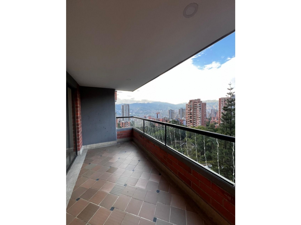 VENDO APARTAMENTO CLASICO EN LAS SANTAS POBLADO MEDELLIN