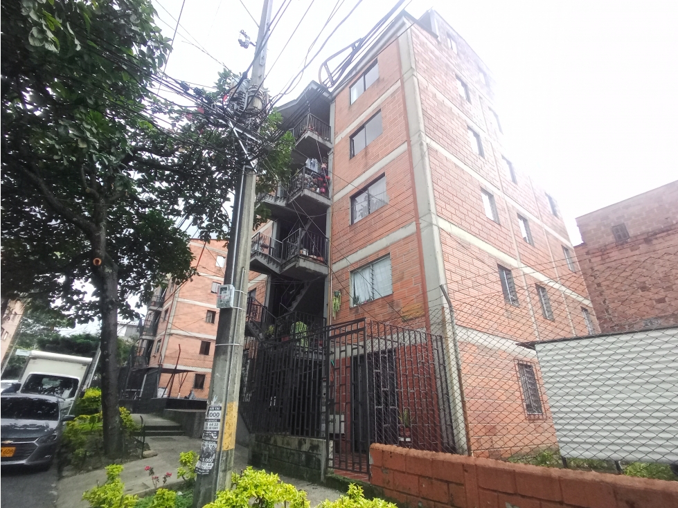 EN VENTA APARTAMENTO DUPLEX BELLO - CABAÑAS