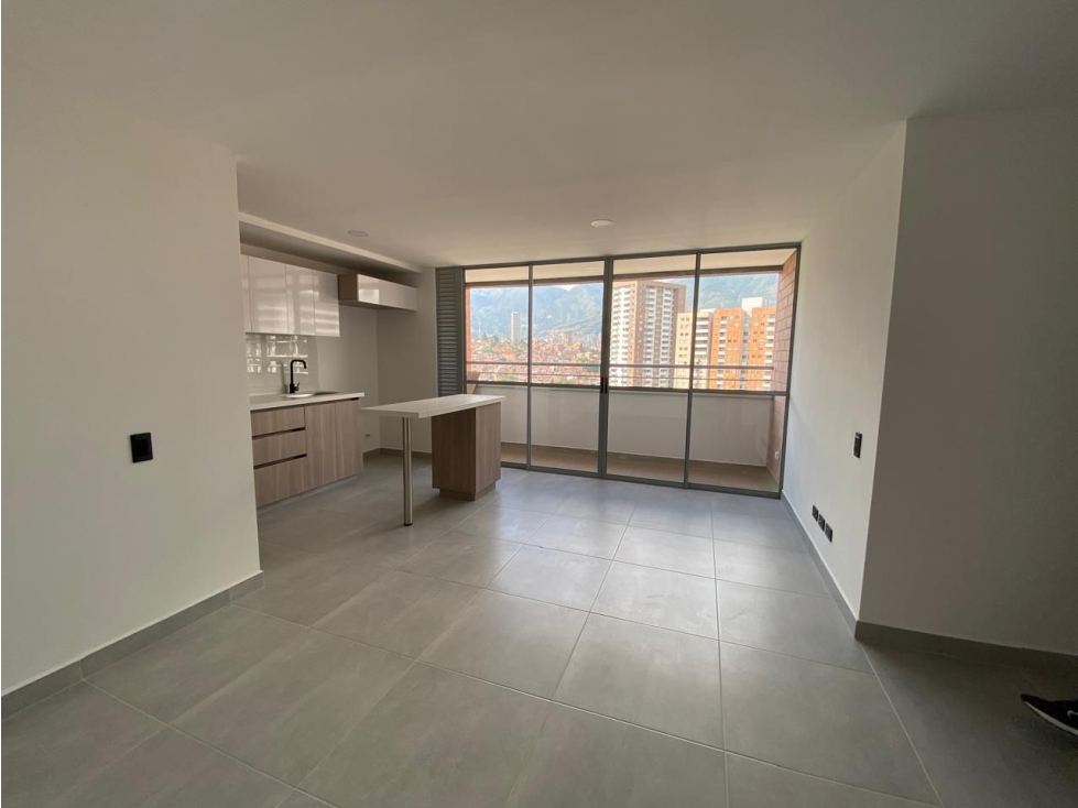 APARTAMENTO BELLO FABRICATO, DISTRITO PLAZA