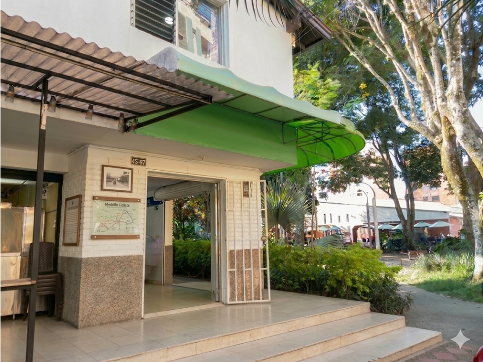 EN VENTA CASA CON LOCALES COMERCIALES EN LAURELES - VELODROMO — foto 2
