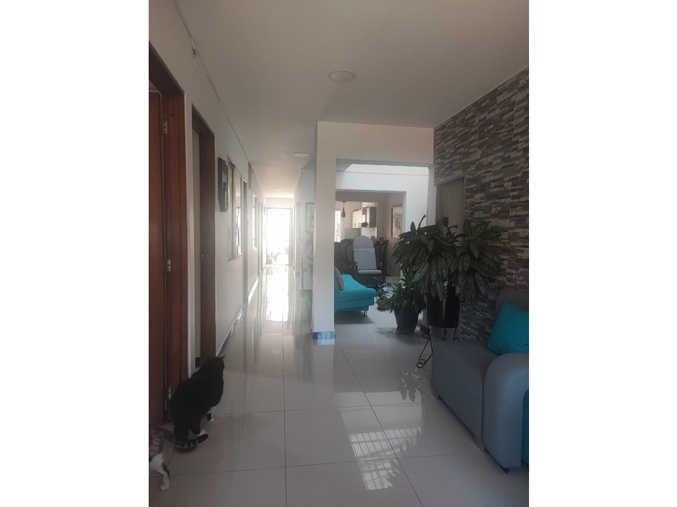 AMPLIA CASA EN 1 PISO ITAGUI EN VENTA EDIFICIO PH