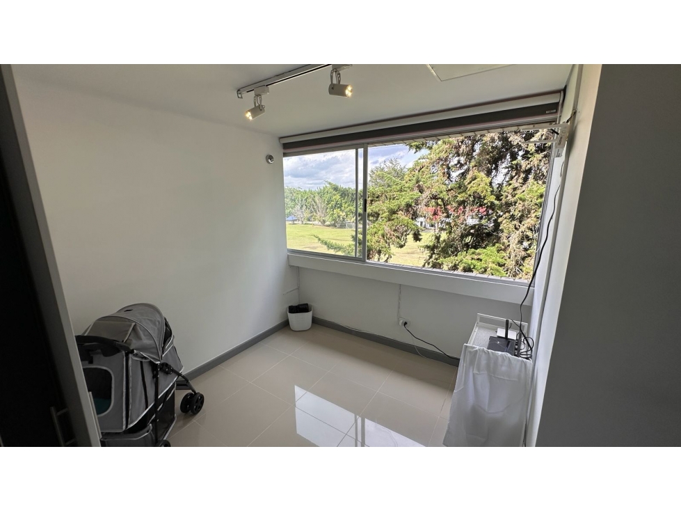 VENDO APARTAMENTO EN LLANOGRANDE MALL COMERCIAL — foto 3