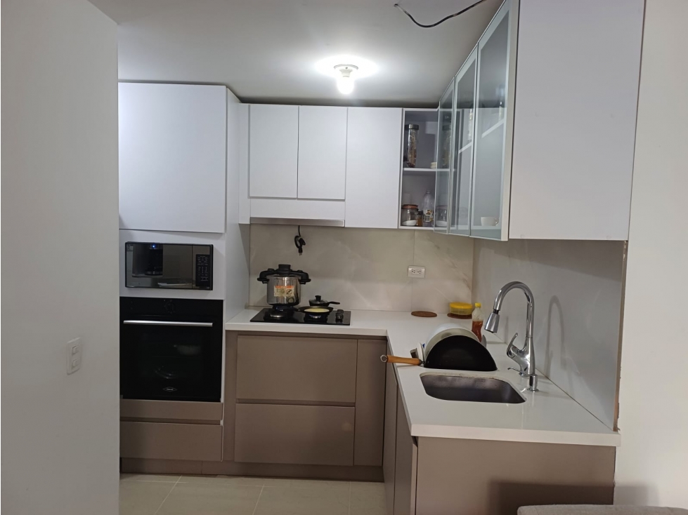 APARTAMENTO EN VENTA SECTOR LOMA DE LOS BERNAL — foto 4