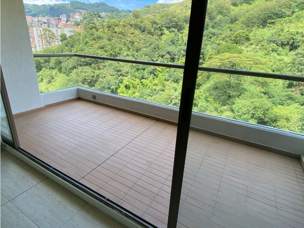 VENTA DE AMPLIO APARTAMENTO EN LA LOMA DE LOS BERNAL — foto 2