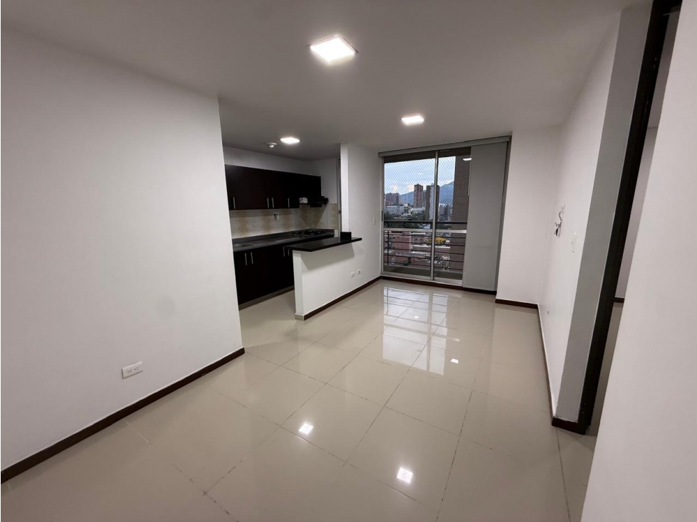 VENTA DE APARTAMENTO EN LOS ARBOLES CON PARQUEADERO Y UTIL