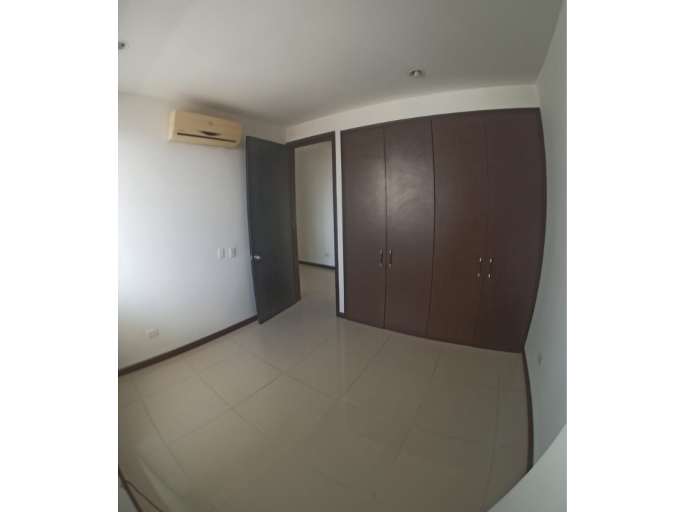 VENTA DE APARTAMENTO EN MANGA BARLOVENTO — foto 5