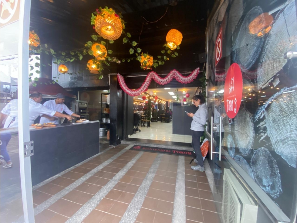 Vendo asadero acreditado en Galerías, vendo el negocio no el local — foto 2