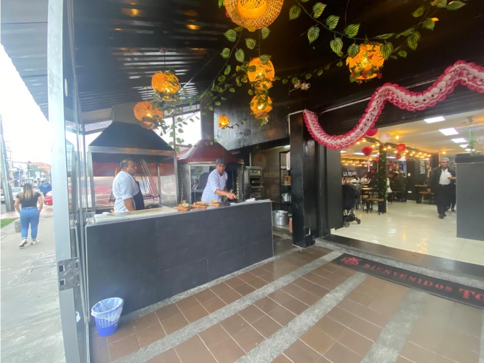 Vendo asadero acreditado en Galerías, vendo el negocio no el local — foto 6