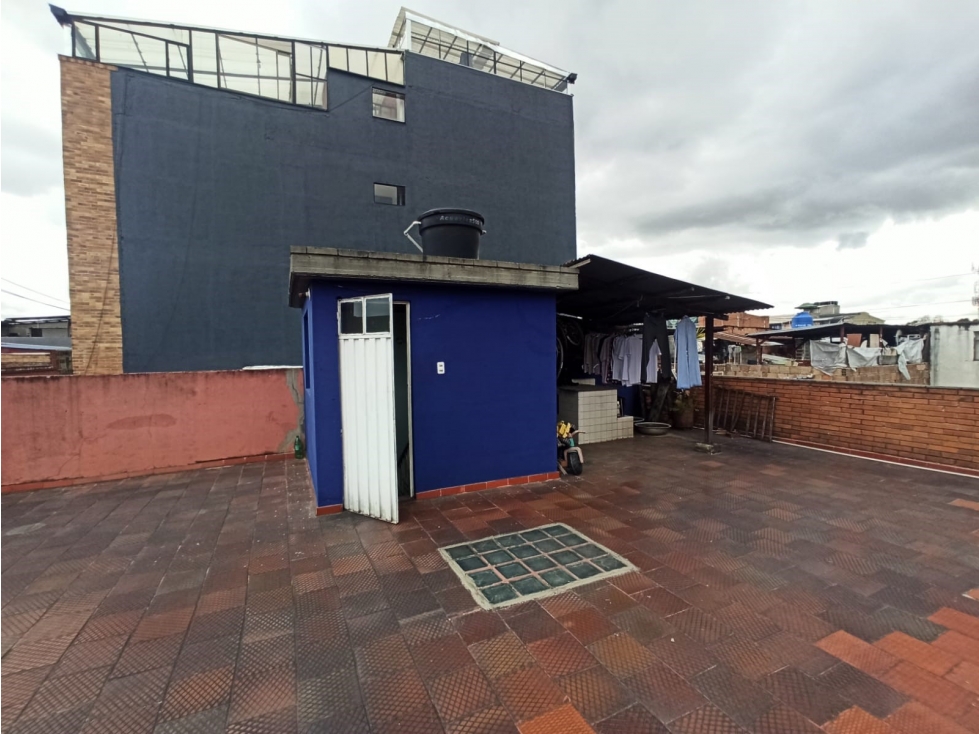 Vendo casa amplia en el barrio la Estrada