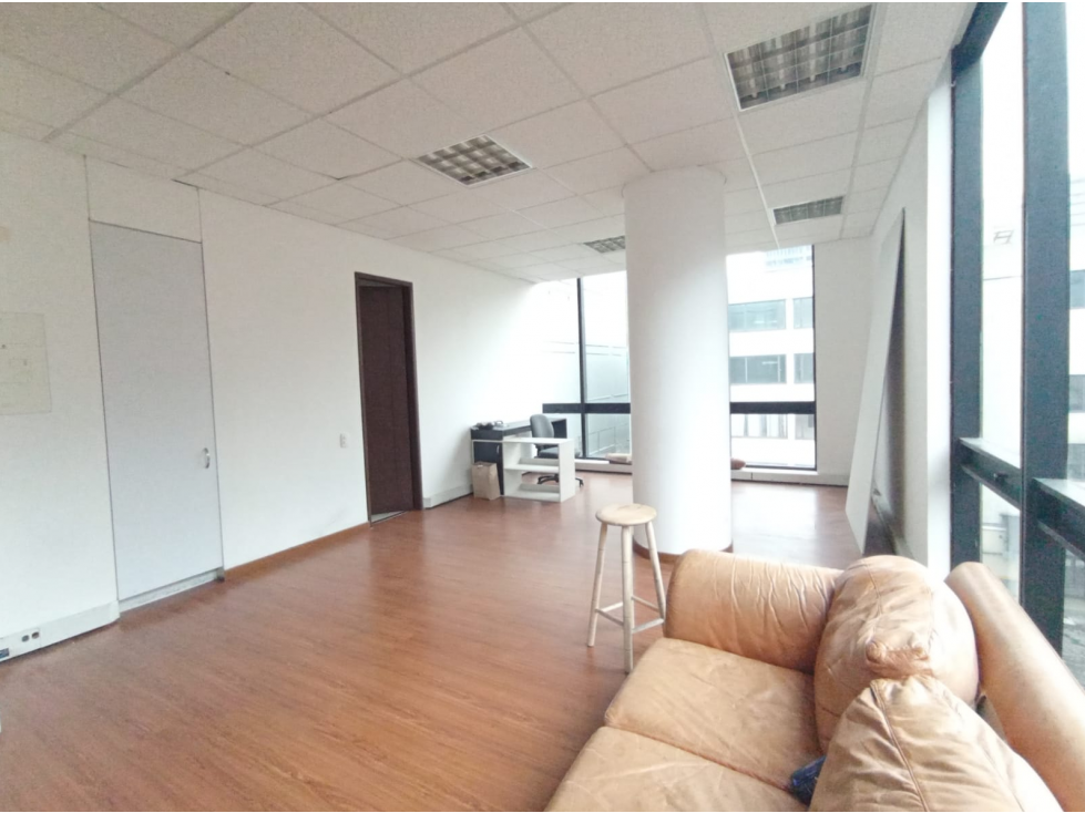 vendo o arriendo oficinas rentando en excelente zona de chico norte