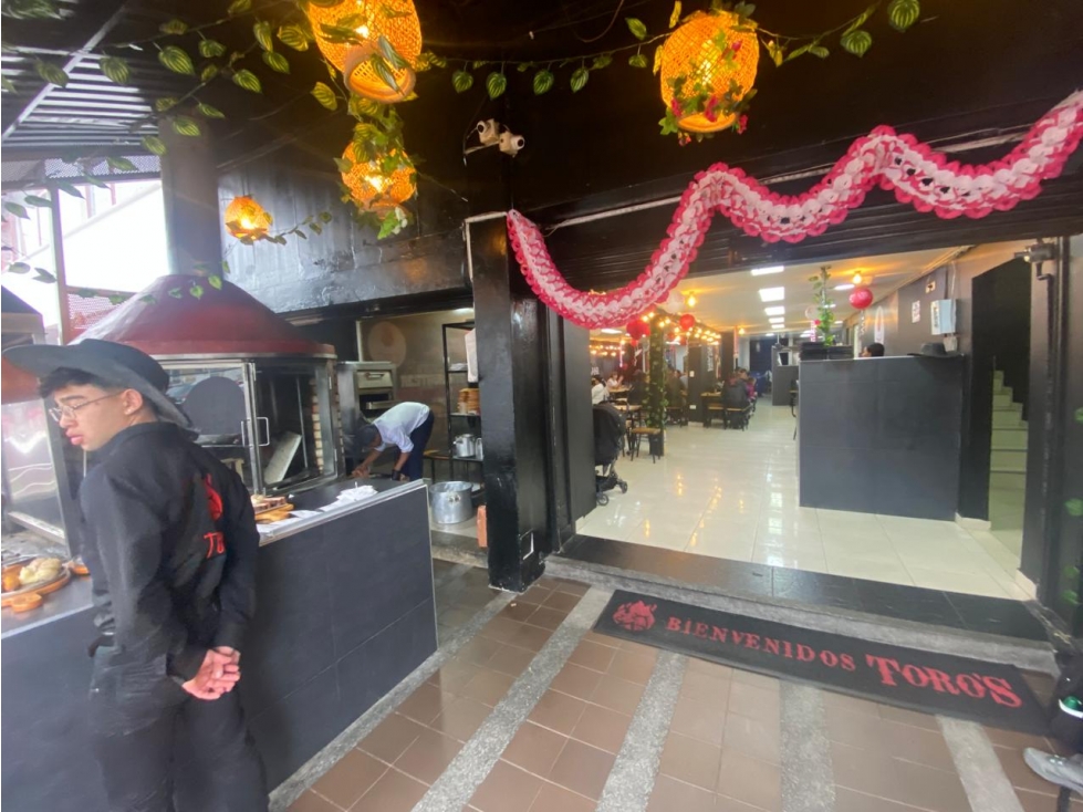 Vendo asadero acreditado en Galerías, vendo el negocio no el local — foto 4
