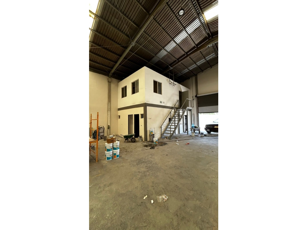 BODEGA EN APODACA A UNA CUADRA DE AV. MIGUEL ALEMAN - 1