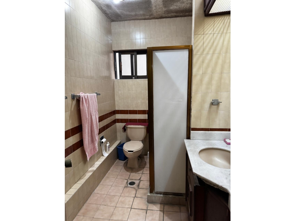 CASA EN VENTA EN AV. FLORES MAGON - 2