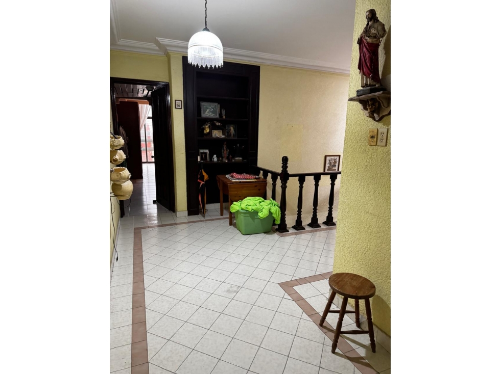 CASA EN VENTA EN AV. FLORES MAGON - 4