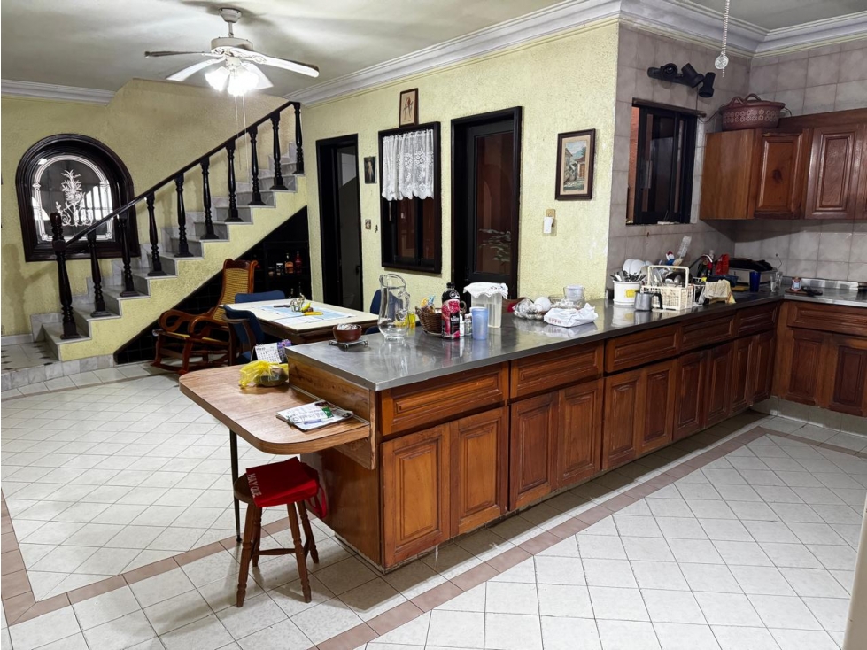 CASA EN VENTA EN AV. FLORES MAGON - 6