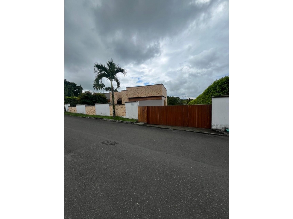 SE VENDE CASA CAMPESTRE - COMBIA