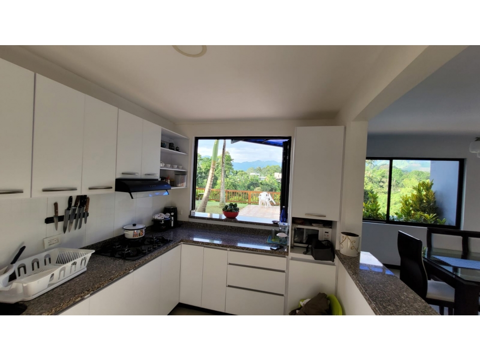 SE VENDE CASA CAMPESTRE - COMBIA