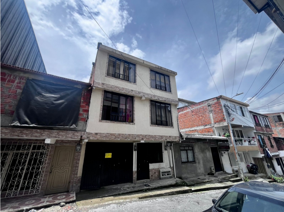 Casa en venta con 4 apartamentos independientes - La graciela?