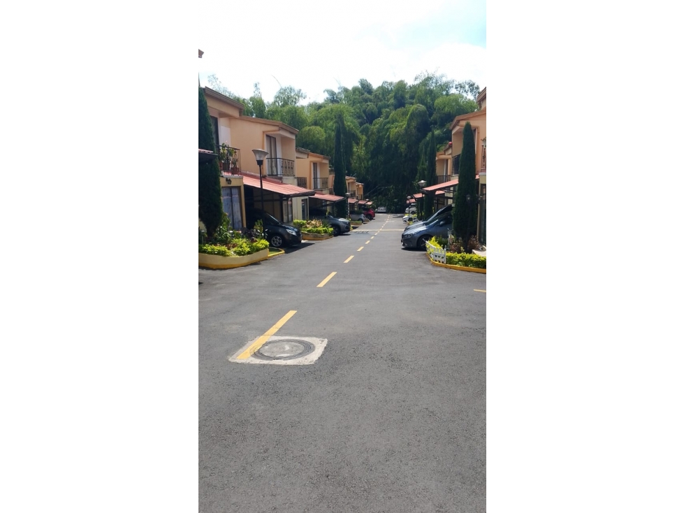 SE VENDE CASA EN CONJUNTO - DOS QUEBRADAS