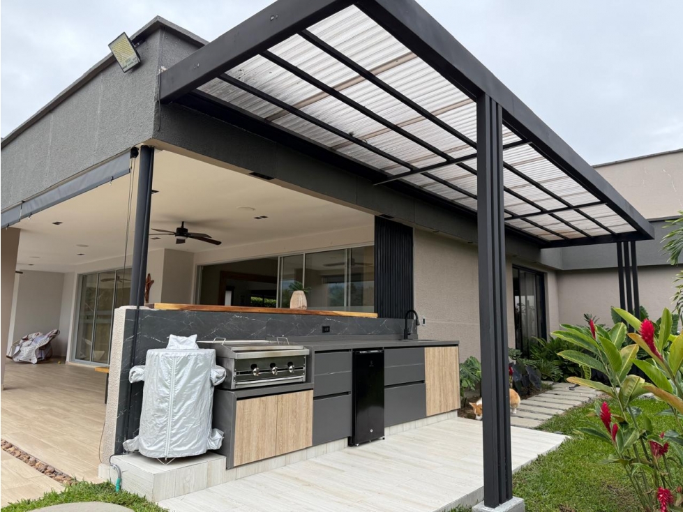SE VENDE HERMOSA CASA - COMBIA?