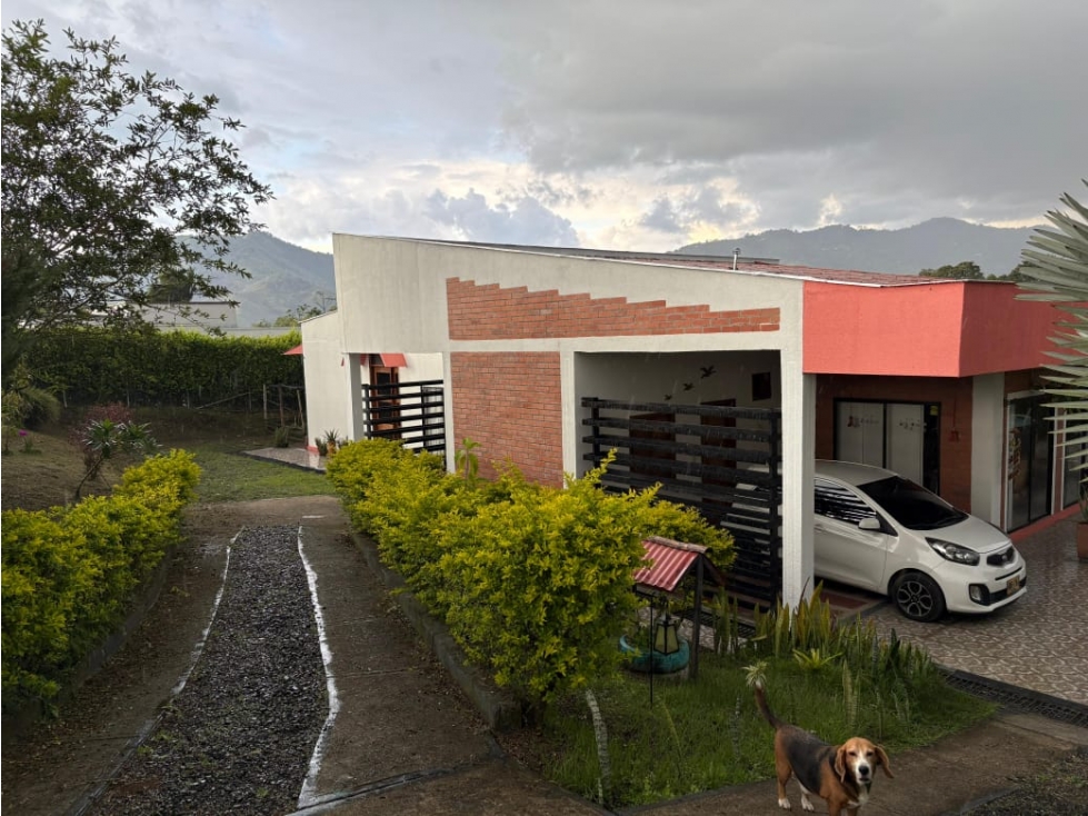 SE VENDE HERMOSA CASA - COMBIA?