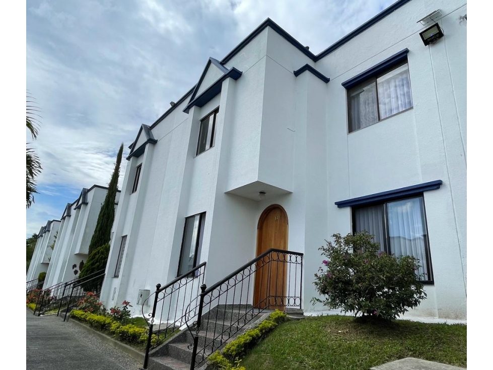 SE VENDE HERMOSA CASA - ALAMOS?