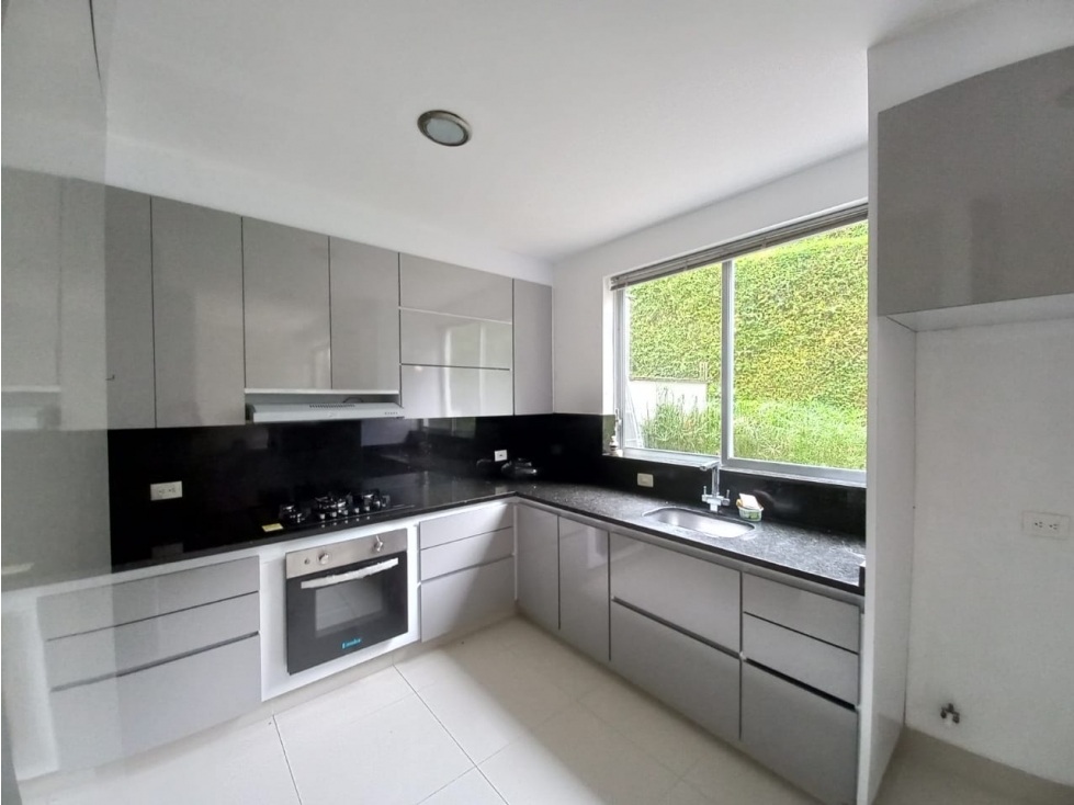 SE VENDE APARTAMENTO - PINARES?