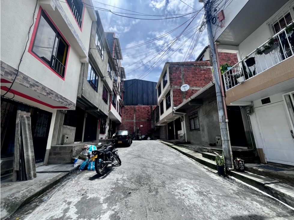 Casa en venta con 3 apartamentos independientes - La graciela?