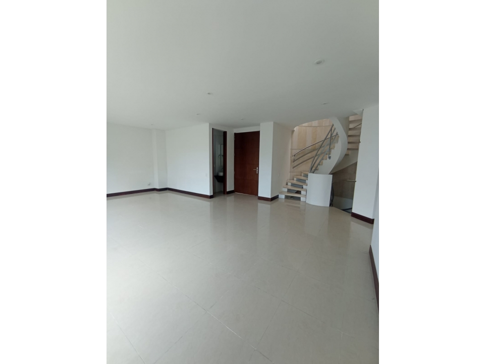 Hermosa casa en venta y/o Renta /sector pinares Alto