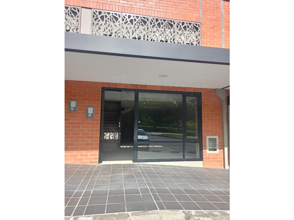SE VENDE LOCAL PEREIRA AV SUR 63.15 MTS