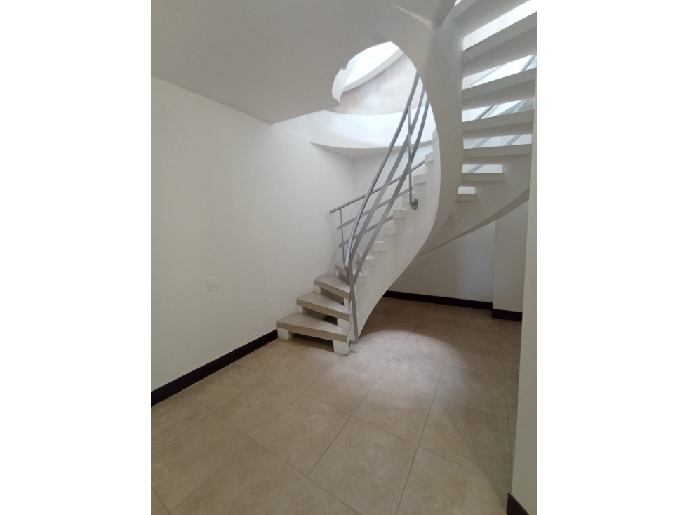 Hermosa casa en venta y/o Renta /sector pinares Alto — foto 3