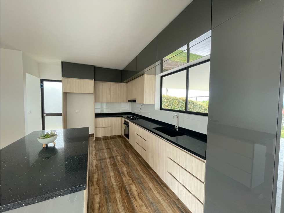CASA CAMPESTRE EN VENTA - COMBIA