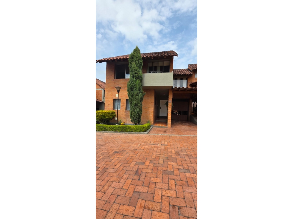 Casa esquinera en venta en Av. Sur - Pereira — foto 2