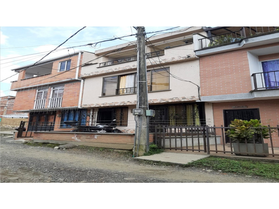 SE VENDE CASA EN QUINTAS DEL BOSQUE DOSQUEBRADAS