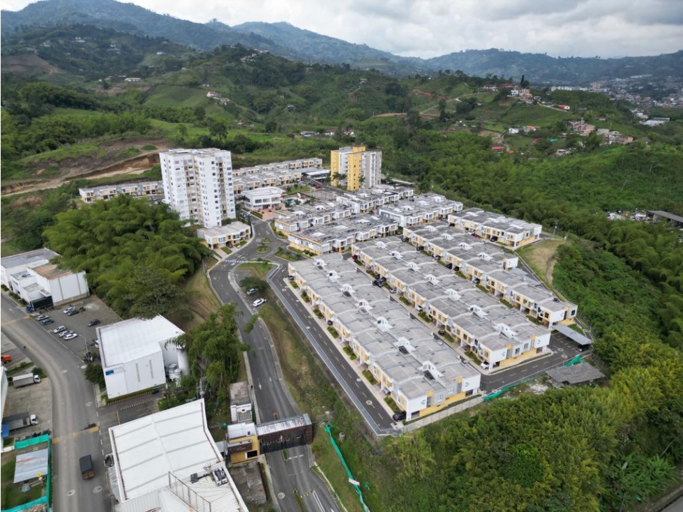 VENDO HERMOSA CASA EN MIRADOR DE COLIBRI - DOSQUEBRADAS