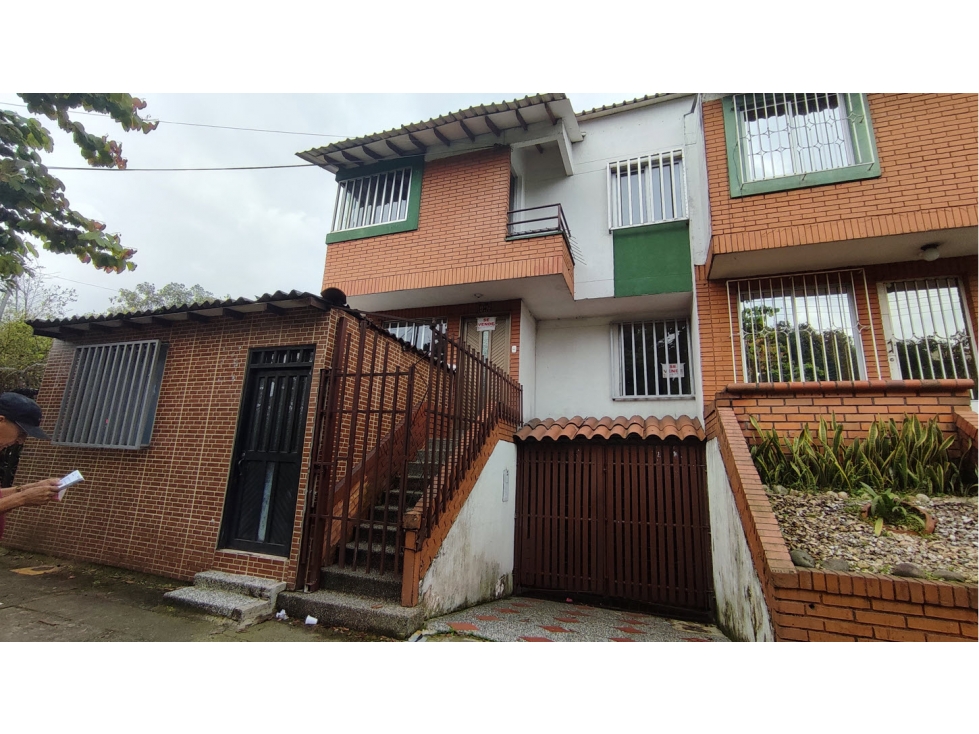 SE VENDE CASA EN MARACAY - DOSQUEBRADAS